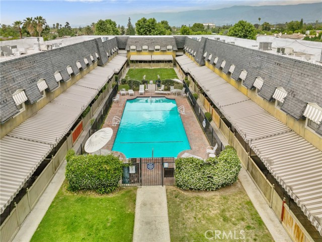 571 La Verne Street, Redlands CA: https://media.crmls.org/medias/bb591361-c6a6-41b6-a6f1-3d1ac2adf3a5.jpg