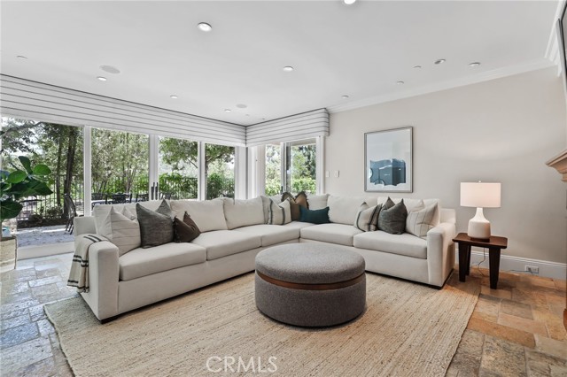 20 Cherry Hills Lane, Newport Beach CA: https://media.crmls.org/medias/bb5a4ec9-b735-48b1-8b88-a747cc5547b3.jpg