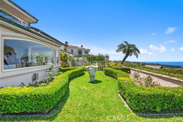 49 Cambria Drive, Corona del Mar CA: https://media.crmls.org/medias/bb5d0022-024d-4363-996d-0a2e3fe1a458.jpg