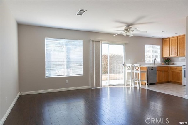 431 W Bay Street, Costa Mesa CA: https://media.crmls.org/medias/bb5dcb48-cdf5-42aa-a8cc-2f5e36f6350e.jpg