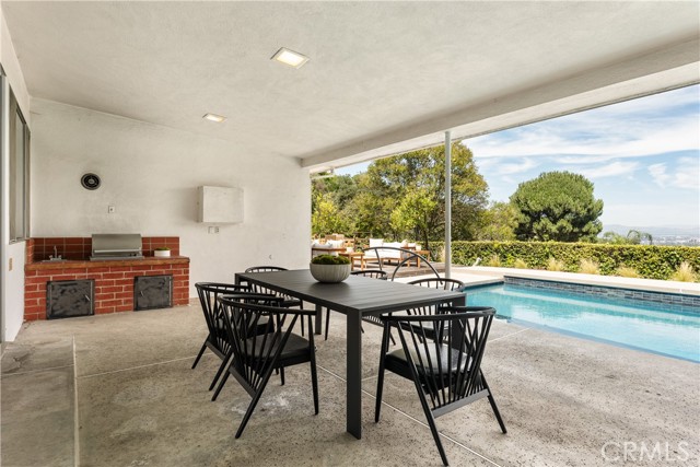 Detail Gallery Image 19 of 42 For 3511 Stonehill Pl, Sherman Oaks,  CA 91423 - 5 Beds | 3 Baths