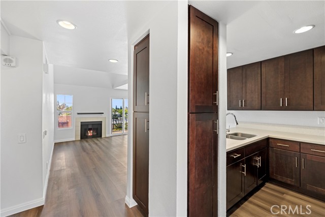 450 E 4th Street, Santa Ana CA: https://media.crmls.org/medias/bb5e4f61-e213-44a2-aea5-d650fea37c79.jpg