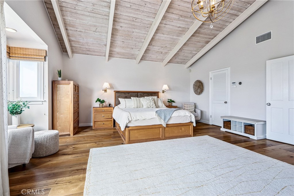 https://media.crmls.org/medias/bb5e6097-950d-429e-9e0e-3103a2496d89.jpg?preset=X-Large