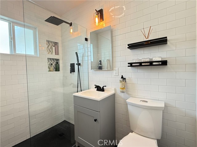 Detail Gallery Image 12 of 25 For 115 W Valencia Ave #B,  Anaheim,  CA 92805 - 2 Beds | 1 Baths