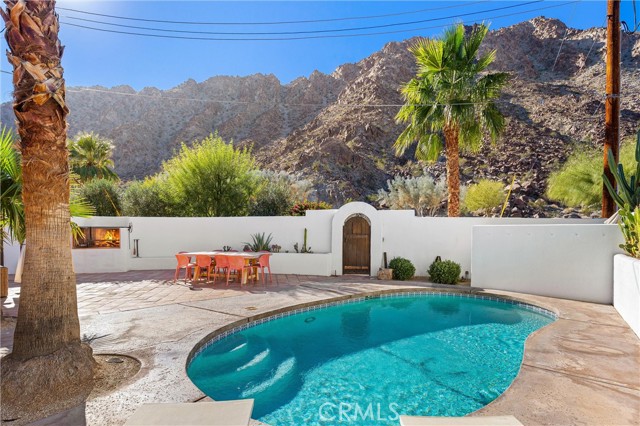 51991 Avenida Morales, La Quinta CA: https://media.crmls.org/medias/bb5ed056-f05a-43b5-9fd9-f3fc981033f0.jpg