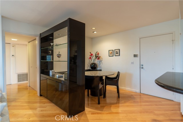 4239 Via Arbolada, Los Angeles CA: https://media.crmls.org/medias/bb5f6294-bee3-476c-8f79-50f495916d80.jpg