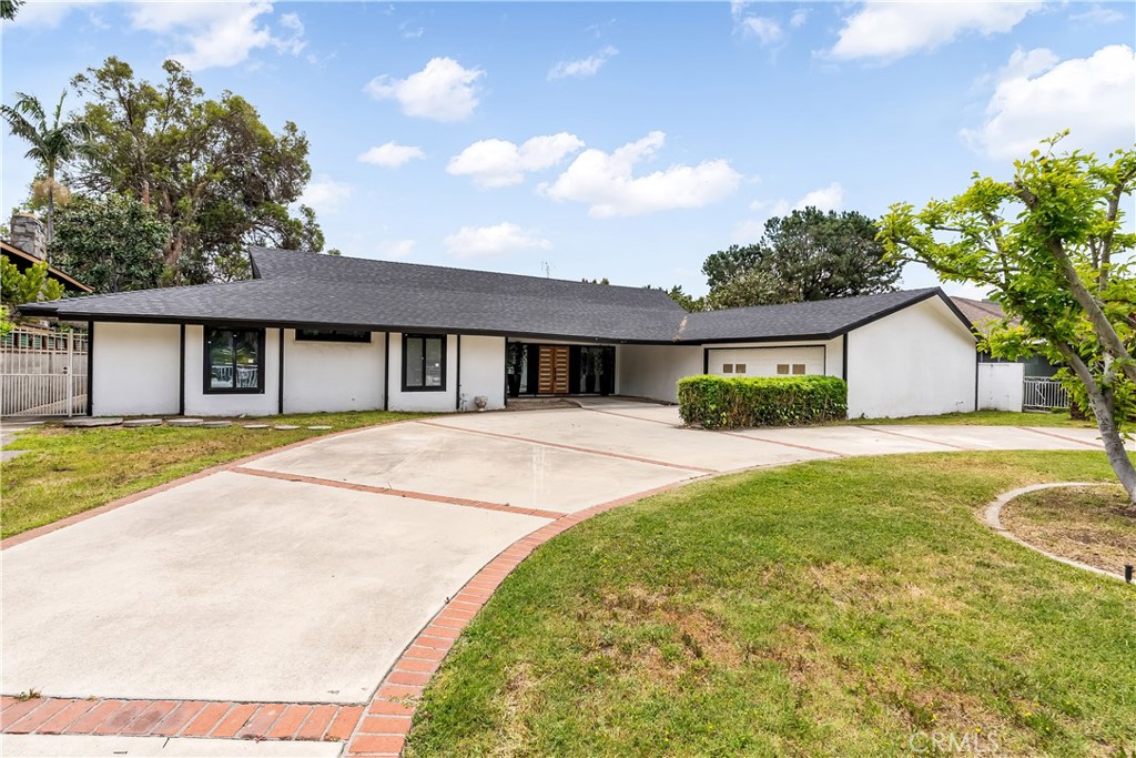 1216 W River Lane