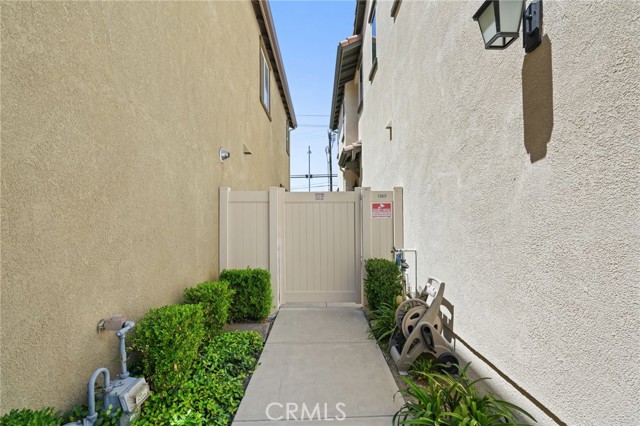 Detail Gallery Image 5 of 42 For 12827 W Hemingway Dr, San Fernando,  CA 91340 - 4 Beds | 2/1 Baths