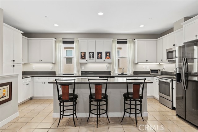 Detail Gallery Image 5 of 32 For 645 W Foothill Bld #10,  Glendora,  CA 91741 - 3 Beds | 4 Baths