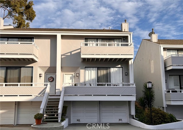Detail Gallery Image 3 of 33 For 7 Swift Ct #210,  Newport Beach,  CA 92663 - 3 Beds | 2/1 Baths