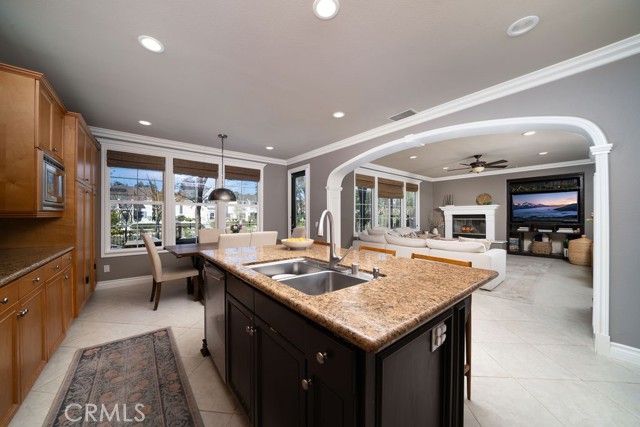 Detail Gallery Image 11 of 49 For 27050 Island Rd, Valencia,  CA 91355 - 5 Beds | 3 Baths