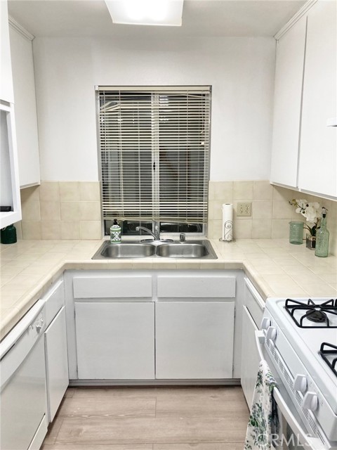 135 S Alfred Street, Coalinga CA: https://media.crmls.org/medias/bb6252ba-d971-4713-b8c4-e52656adea02.jpg