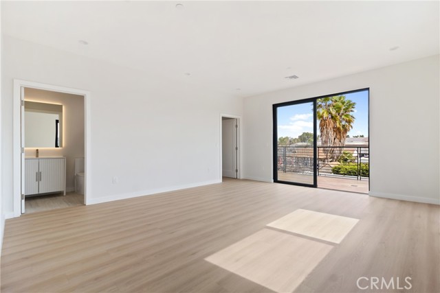 Detail Gallery Image 10 of 19 For 6830 N Lubao Ave, Winnetka,  CA 91306 - 5 Beds | 6 Baths