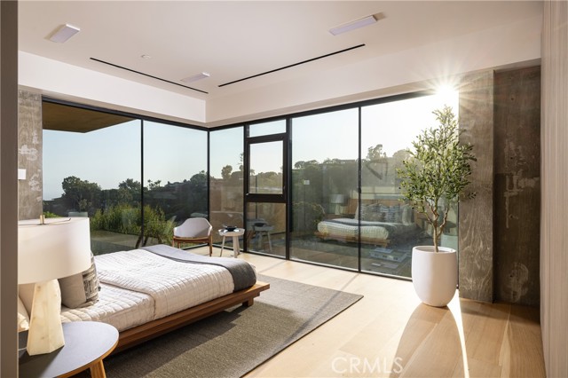 1000 Oriole Drive, Laguna Beach CA: https://media.crmls.org/medias/bb6320d8-8594-4bcf-8fb3-ff092233f28d.jpg
