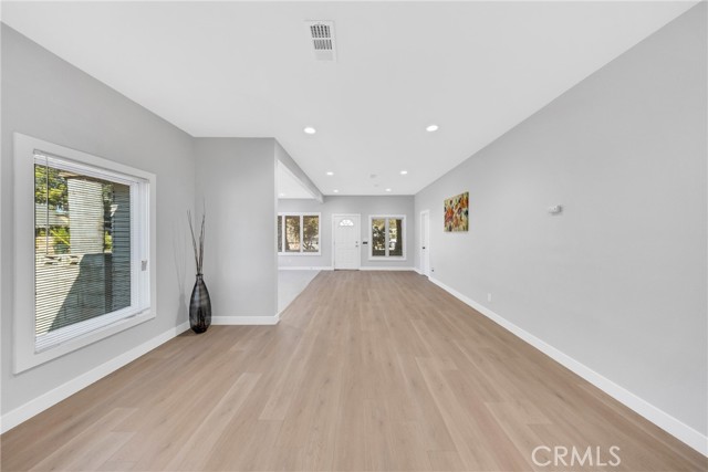 Detail Gallery Image 10 of 48 For 404 E Kingsley Ave, Pomona,  CA 91767 - 5 Beds | 3 Baths