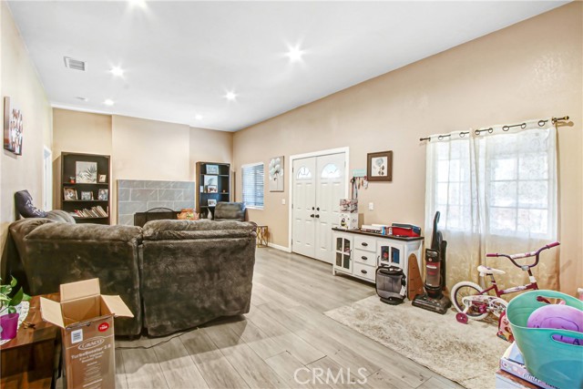 Detail Gallery Image 11 of 26 For 2249 Serrano, San Bernardino,  CA 92405 - 5 Beds | 3 Baths