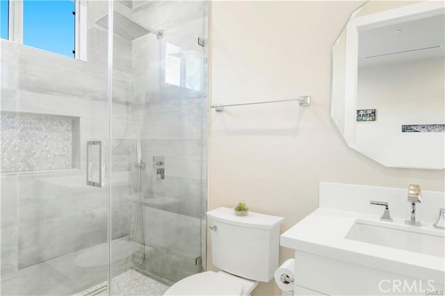 Detail Gallery Image 25 of 30 For 10178 Lightbreeze Cir, Huntington Beach,  CA 92646 - 5 Beds | 5 Baths