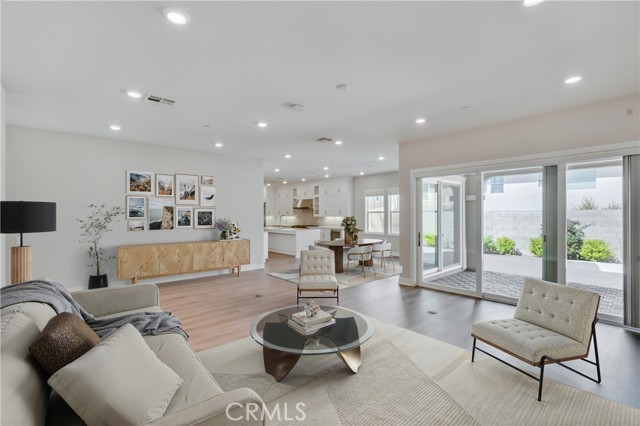 54 Sagan Way, Irvine CA: https://media.crmls.org/medias/bb6495f5-4522-4179-9cff-562eb7868aba.jpg