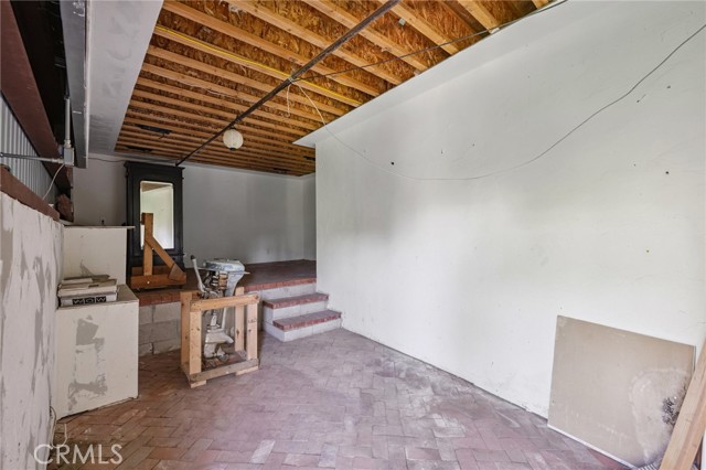 686 Diamond Street, Laguna Beach CA: https://media.crmls.org/medias/bb64f6c7-b2c1-4a5c-a5c7-aaadd790ccd6.jpg