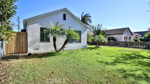 515 S Van Ness Avenue, Santa Ana CA: https://media.crmls.org/medias/bb6506ac-2836-4cee-80f2-59bf72bf189d.jpg