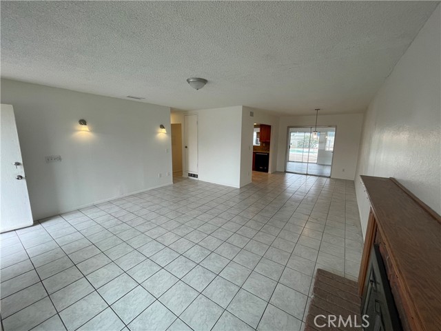 25141 Silent Creek Road, Moreno Valley CA: https://media.crmls.org/medias/bb6544da-de22-48cb-b41a-60a05df8ae70.jpg