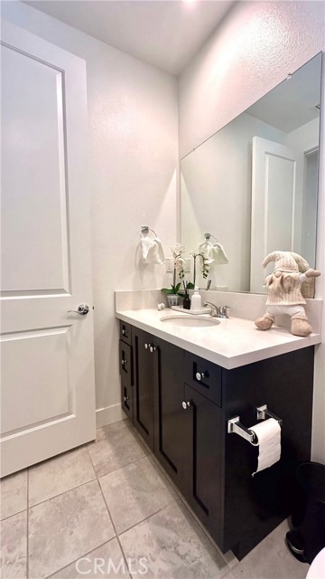 19028 Sark Place, Canyon Country CA: https://media.crmls.org/medias/bb656fa6-9d13-4ff8-80aa-f595817f5994.jpg