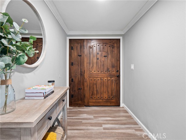 896 Moffatt Circle, Simi Valley CA: https://media.crmls.org/medias/bb65cb95-7130-4dcd-86fe-88b72ef7e380.jpg