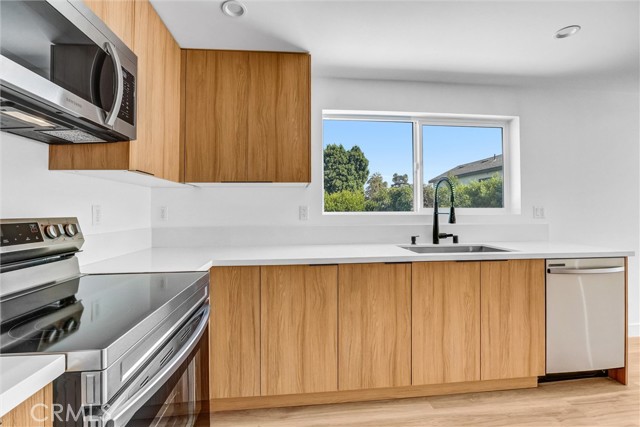 7320 Newcastle, Reseda CA: https://media.crmls.org/medias/bb66b14e-2156-42c5-a928-5f0ded7d20bf.jpg