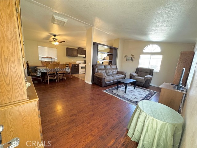 Detail Gallery Image 5 of 25 For 21210 Arrow Hwy #36,  Covina,  CA 91724 - 3 Beds | 2 Baths