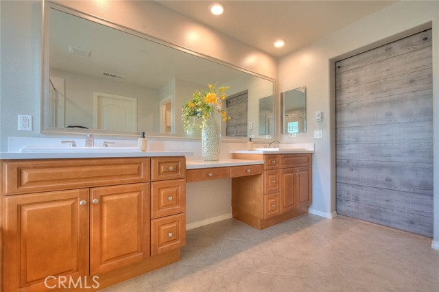 Image 42 of 67 For 14861 Henry Street