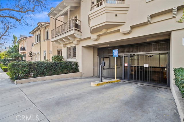 Detail Gallery Image 24 of 25 For 143 N Arnaz Dr #102,  Beverly Hills,  CA 90211 - 3 Beds | 2/1 Baths