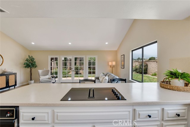5697 Los Robles, La Verne CA: https://media.crmls.org/medias/bb69af00-a316-4b9d-baaf-8215ad680d17.jpg