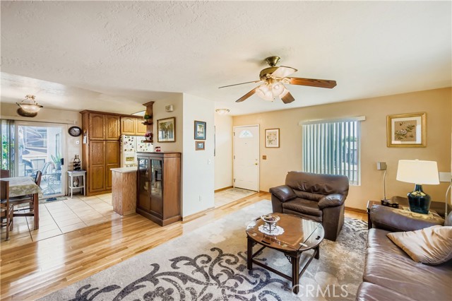 Detail Gallery Image 6 of 17 For 10651 Trigal Way, Santee,  CA 92071 - 4 Beds | 2 Baths
