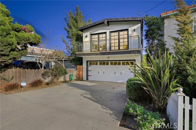 2708 Ardmore Avenue, Manhattan Beach, California 90266, 3 Bedrooms Bedrooms, ,1 BathroomBathrooms,Residential,Sold,Ardmore,SB22030009