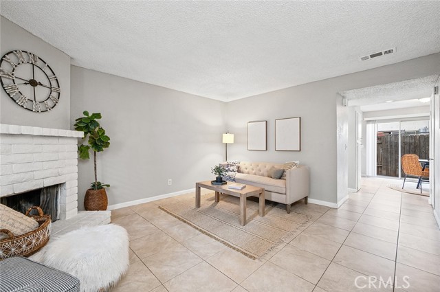 Detail Gallery Image 2 of 33 For 9100 Acacia Ave #24,  Fontana,  CA 92335 - 2 Beds | 1/1 Baths