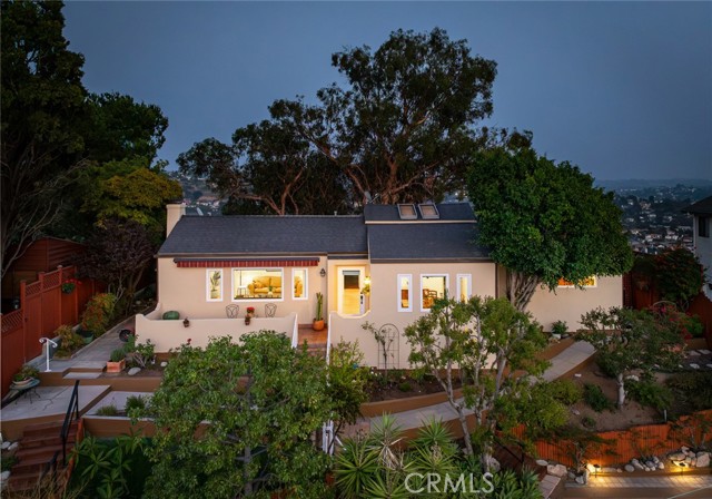 Detail Gallery Image 4 of 58 For 1404 Corona Dr, Glendale,  CA 91205 - 4 Beds | 2/1 Baths