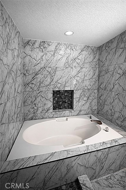 Detail Gallery Image 9 of 9 For 2286 San Joaquin East, Canyon Lake,  CA 92587 - 5 Beds | 2/1 Baths