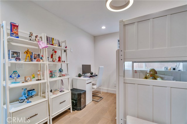 719 1st Place, Hermosa Beach CA: https://media.crmls.org/medias/bb6d0644-66c7-4276-a1b7-ac2428b640e9.jpg