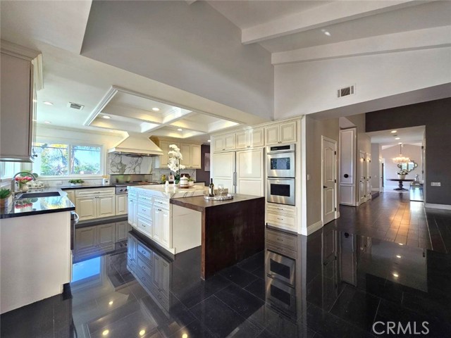 940 N Silent Ranch Drive, Glendora CA: https://media.crmls.org/medias/bb6d49cd-525f-4c55-9838-15969ba0877d.jpg