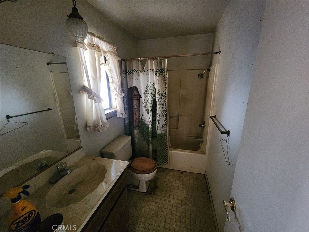 https://media.crmls.org/medias/bb6d5e1b-d118-4508-8ed4-02059f90869b.jpg?preset=X-Large