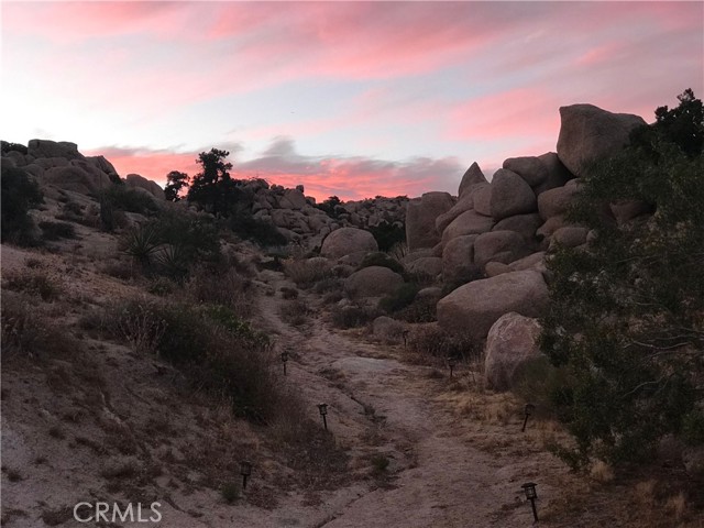 56564 Nelson Avenue, Yucca Valley CA: https://media.crmls.org/medias/bb6e8e75-0432-4e06-91b1-167a99e2d36f.jpg