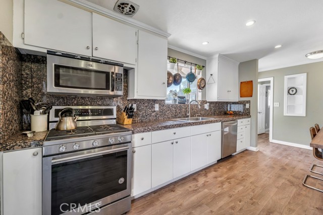 1555 Alexander Street photo 8