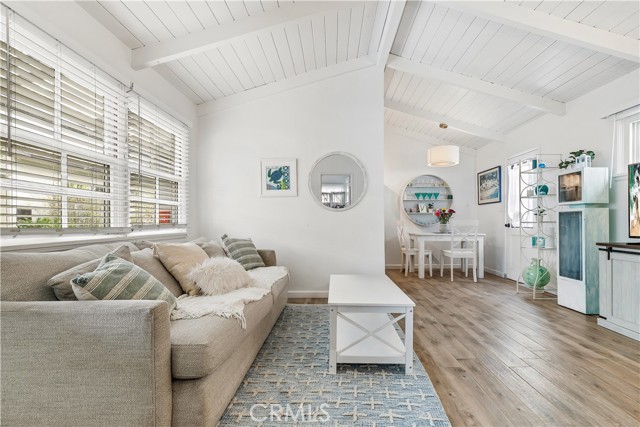 304 Dahlia Place, Corona del Mar CA: https://media.crmls.org/medias/bb6f82e1-d36c-40a0-89a6-472c0005e9e0.jpg