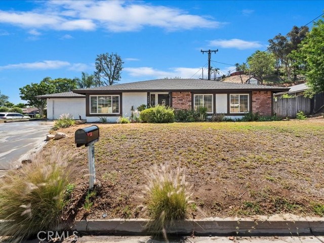 5430 Avenue Juan Bautista, Jurupa Valley CA: https://media.crmls.org/medias/bb6fa64a-7926-4446-b5e7-b6824ef5e7a2.jpg