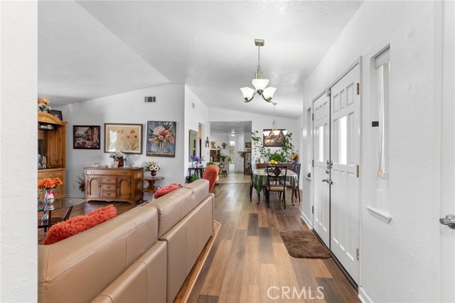 20071 Serrano, Apple Valley CA: https://media.crmls.org/medias/bb705518-9a13-4f60-b579-8102a1d5db37.jpg