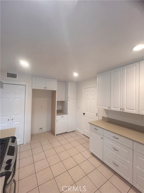 Detail Gallery Image 6 of 32 For 2641 Santa Ana Ave #D,  Costa Mesa,  CA 92627 - 3 Beds | 3/1 Baths