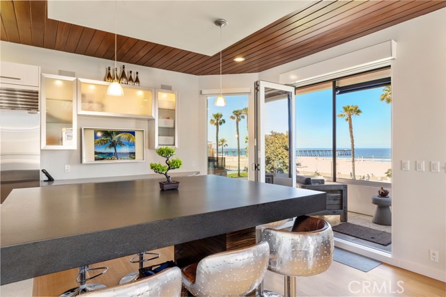 Detail Gallery Image 2 of 35 For 36 15th St, Hermosa Beach,  CA 90254 - 4 Beds | 4 Baths