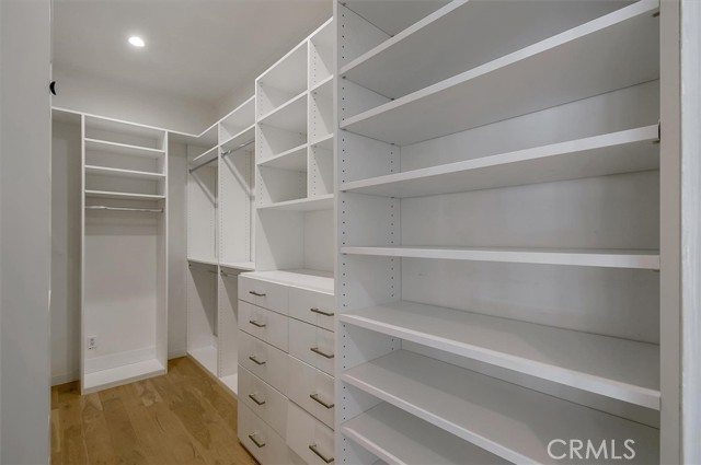 Detail Gallery Image 46 of 66 For 24216 Calvert St, Woodland Hills,  CA 91367 - 5 Beds | 3/1 Baths