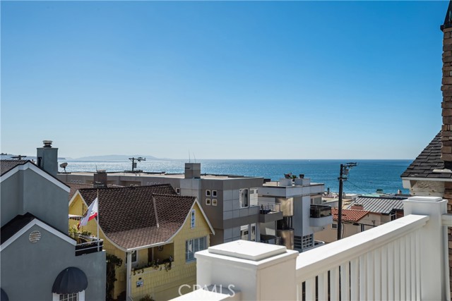 233 5th Street, Manhattan Beach, California 90266, 3 Bedrooms Bedrooms, ,3 BathroomsBathrooms,Residential,Sold,5th,SB22036248