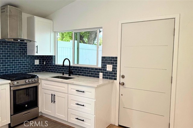2303 N Sparks Street, Burbank CA: https://media.crmls.org/medias/bb72c395-485d-4948-bbb4-d2d3431dab32.jpg